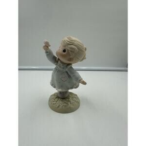 Precious Moments 1992 HAPPINESS IS AT OUR FINGERTIPS 529931 Figurine